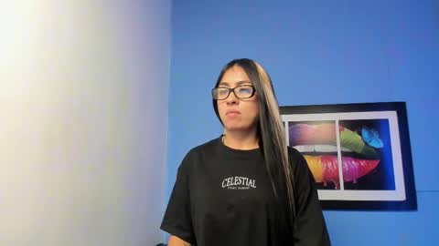 evelyn_lovv online show from November 12, 2025, 3:07 am