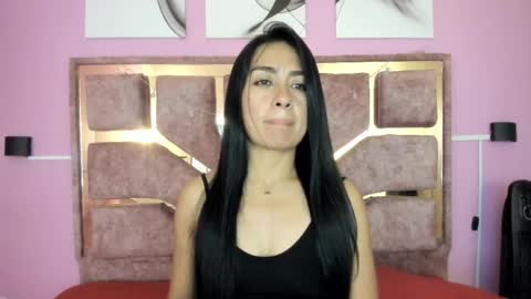 evelyn_lovv online show from February 18, 2026, 3:24 am