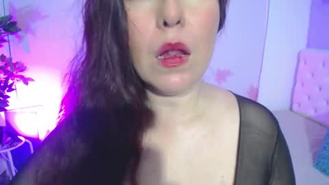 Juliana online show from October 9, 2025, 6:39 pm