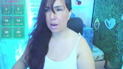 Juliana online show from October 27, 2025, 6:45 pm