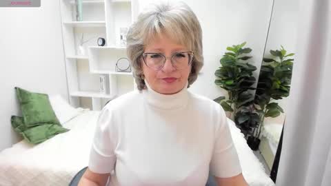 Snapshot of evelynblissful chatting on October 14, 2025, 5:08 am Evelyn online show from October 14, 2025, 5:08 am