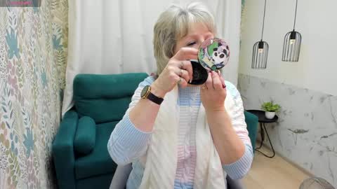 Evelyn online show from April 6, 2026, 4:57 am