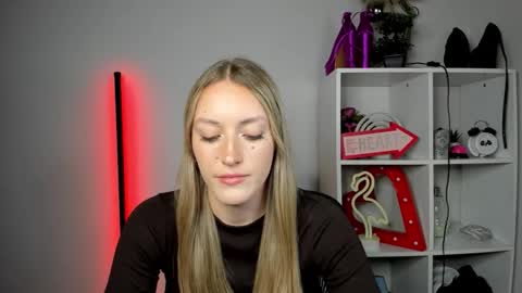 evelynblond online show from May 19, 2026, 12:44 pm