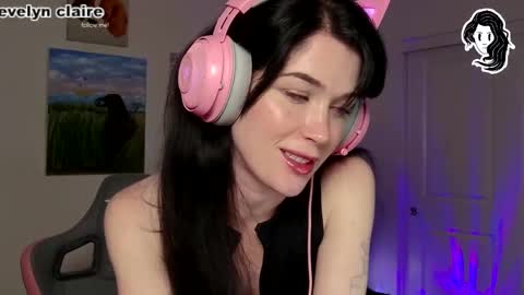 Evelyn Claire online show from December 24, 2024, 7:17 am