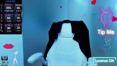 evelyne_rose online show from October 24, 2025, 5:04 am