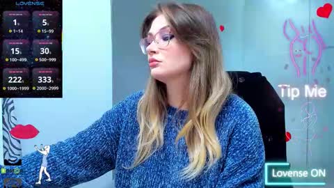 evelyne_rose online show from December 15, 2025, 6:17 am