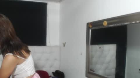 Evelyne online show from March 31, 2026, 4:24 am