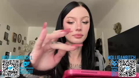 Evelyn online show from April 29, 2026, 9:32 pm