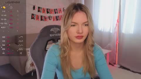 Snapshot of evelynsin_ chatting on October 22, 2025, 9:31 am Evelyn online show from October 22, 2025, 9:31 am