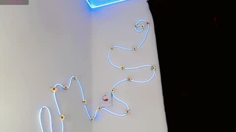 everlin_01 online show from May 23, 2026, 7:29 pm
