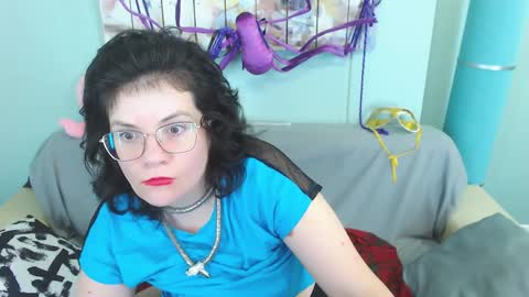 Everly online show from December 5, 2024, 7:38 am