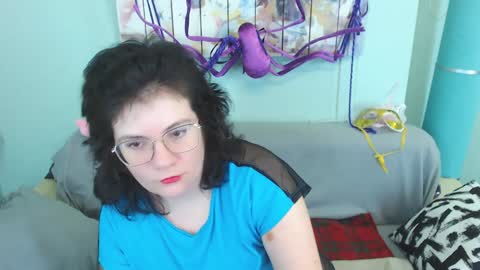 Everly online show from December 6, 2024, 9:21 am