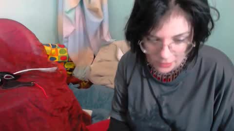 Everly online show from December 15, 2025, 5:28 pm