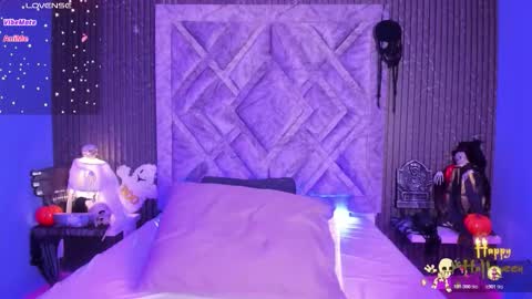 EVELYN online show from November 1, 2025, 8:11 pm