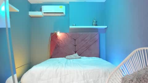 Snapshot of everyh chatting on October 6, 2025, 7:44 pm Sophia online show from October 6, 2025, 7:44 pm