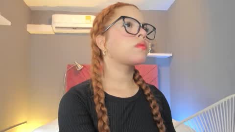 Snapshot of everyh chatting on November 1, 2025, 7:49 pm Sophia online show from November 1, 2025, 7:49 pm