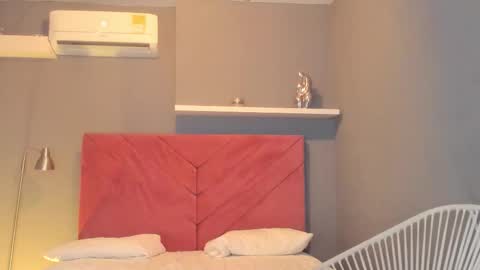 Snapshot of everyh chatting on November 4, 2025, 7:46 pm Sophia online show from November 4, 2025, 7:46 pm