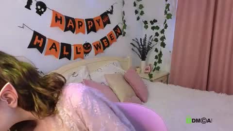 evi_brook online show from October 21, 2025, 6:36 am