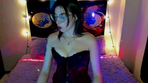 Evie99  online show from November 14, 2025, 5:33 pm