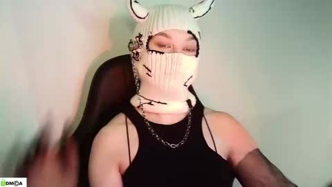 Snapshot of evie_muna chatting on April 27, 2026, 4:32 am Renesme White Im here from Monday to Friday online show from April 27, 2026, 4:32 am