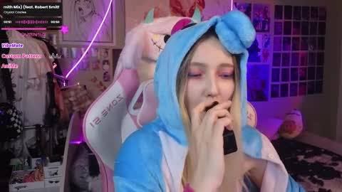 Snapshot of evie_rosen chatting on March 7, 2025, 8:22 pm Evie online show from March 7, 2025, 8:22 pm