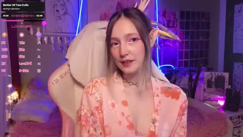 Evie online show from November 12, 2025, 9:25 pm