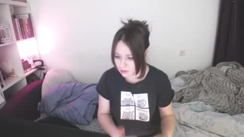 Snapshot of eviecuster chatting on January 8, 2025, 11:52 pm Im gonna be on in 2 hours online show from January 8, 2025, 11:52 pm