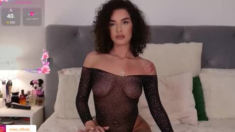 Evie online show from November 22, 2025, 1:43 pm