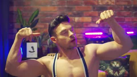 Snapshot of evildavil chatting on February 19, 2026, 9:33 pm David online show from February 19, 2026, 9:33 pm