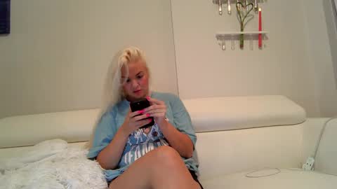 Snapshot of evillers1 chatting on December 2, 2024, 12:41 am Badblondebunny online show from December 2, 2024, 12:41 am