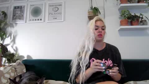 Snapshot of evillers1 chatting on February 22, 2025, 12:16 am Badblondebunny online show from February 22, 2025, 12:16 am