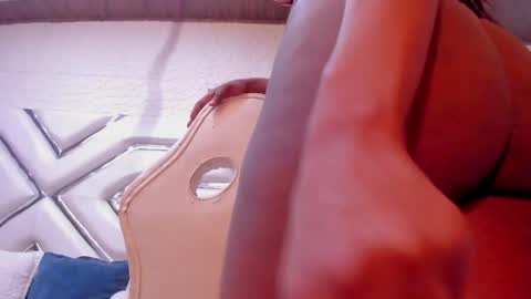 Evonnie online show from April 21, 2026, 4:30 am