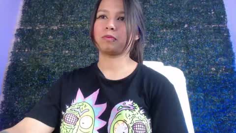 Snapshot of evybubbles_ chatting on April 24, 2026, 5:37 pm Im Evy online show from April 24, 2026, 5:37 pm