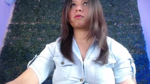 Snapshot of evybubbles_ chatting on May 4, 2026, 4:47 pm Im Evy online show from May 4, 2026, 4:47 pm
