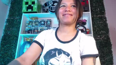 Snapshot of evybubbles_ chatting on May 24, 2026, 1:49 pm Im Evy online show from May 24, 2026, 1:49 pm