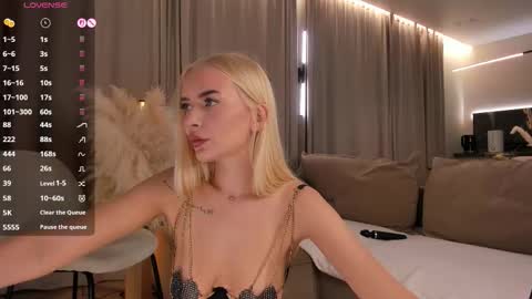 Snapshot of ewagreen chatting on November 16, 2025, 8:03 pm Eva m1racle online show from November 16, 2025, 8:03 pm