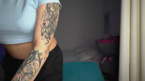 Snapshot of ewelynscott chatting on November 17, 2025, 6:03 pm ewelynscott online show from November 17, 2025, 6:03 pm