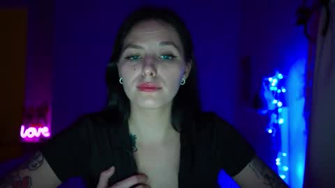 ewelynscott online show from December 20, 2025, 4:47 pm