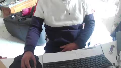 Gio online show from September 25, 2025, 5:05 pm