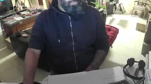 Gio online show from November 17, 2025, 10:37 pm