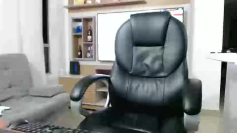 Snapshot of exotic_dude chatting on January 15, 2026, 5:12 am camilo online show from January 15, 2026, 5:12 am