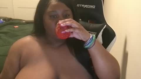 Miss Kitty online show from November 4, 2025, 6:23 am