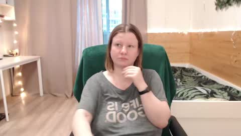 Snapshot of exponentex5 chatting on May 11, 2026, 6:05 pm Crystal online show from May 11, 2026, 6:05 pm
