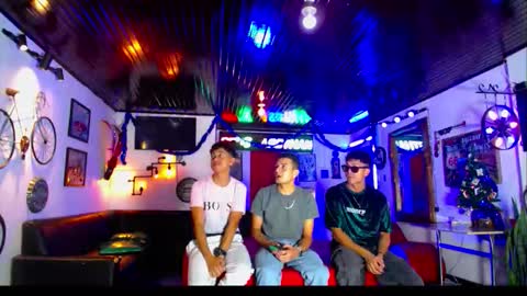 extrangers online show from December 17, 2025, 1:06 pm