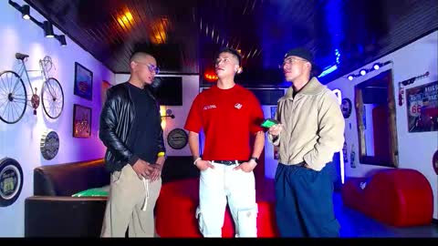 extrangers online show from January 16, 2026, 1:15 pm