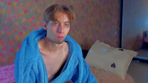 exxry online show from December 1, 2025, 12:32 pm