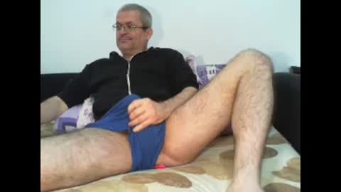 Snapshot of eyes12 chatting on December 31, 2024, 12:46 pm GEORGE online show from December 31, 2024, 12:46 pm