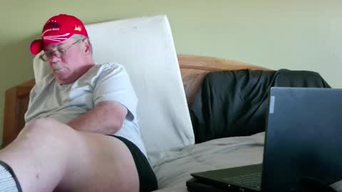 Eyeswideshut63 online show from October 18, 2025, 10:43 pm