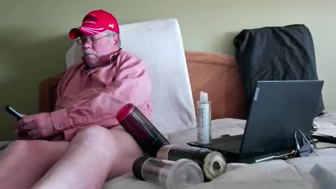 Eyeswideshut63 online show from October 19, 2025, 6:08 pm