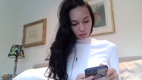 Snapshot of eyez0nm3 chatting on January 4, 2025, 10:38 am NewKarina online show from January 4, 2025, 10:38 am